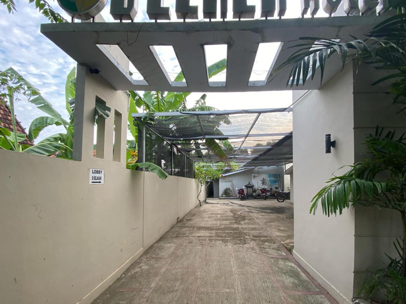 Reddoorz Near Pantai Idola Banyutowo Hotel D'Llala Pati Exterior foto